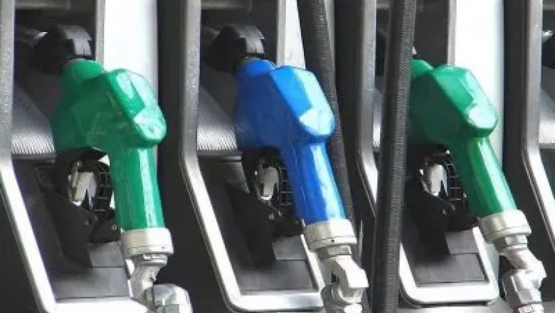 El gobierno nacional busca frenar a los intendentes que cobran la tasa a los combustibles