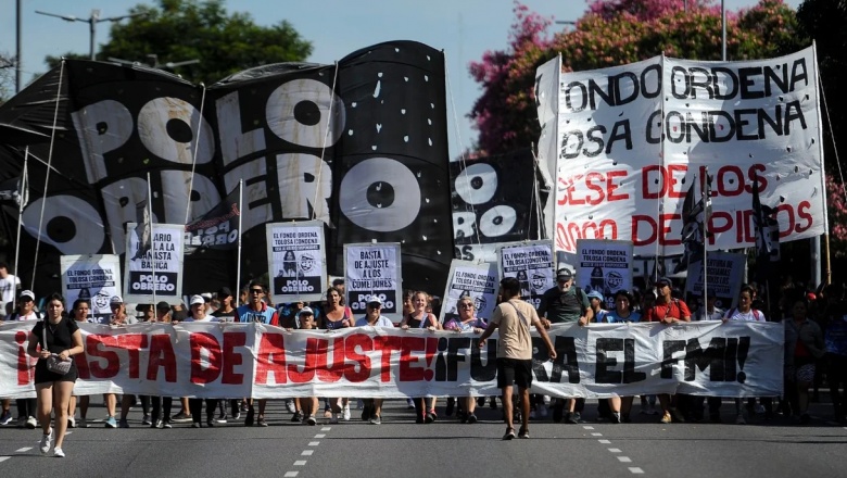 Piqueteros vuelven a la calle con una protesta en puente Pueyrredón