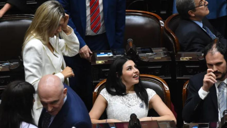 Pagano confesó que “tiene los gastos de tarjeta” de Adorni y lo calificó de “corrupto"