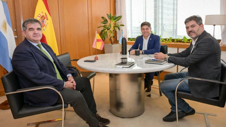 Kicillof inicia su agenda en España: cumbre con líderes progresistas y búsqueda de inversiones