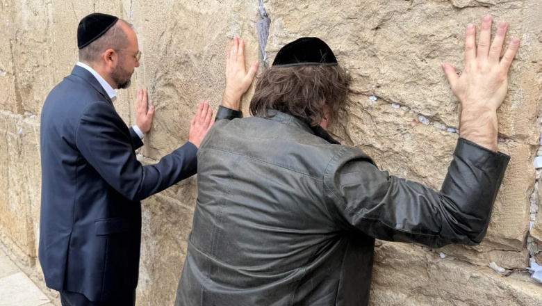 Javier Milei llegó a Israel y pasó por el Muro de los Lamentos