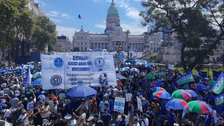 La CGT vuelve a mostrar músculo en una marcha por el Día del Trabajador