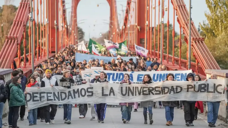 La Marcha Federal Universitaria se replicó en toda la provincia de Buenos Aires