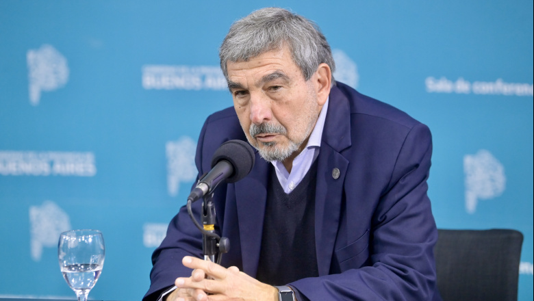 El ministros de gobierno Carlos Bianco en conferencia junto a Nicolás Kreplak y Roberto Salvarezza