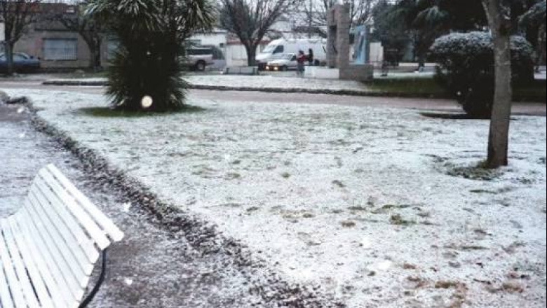 La nieve tiñó de blanco al sudeste bonaerense en medio de una intensa ola polar