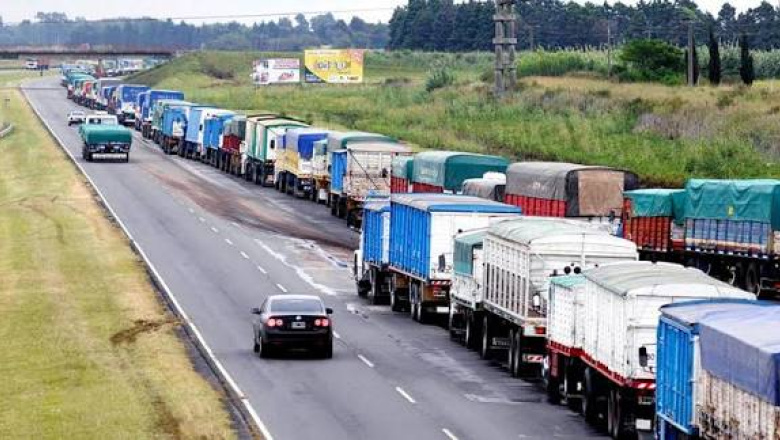 Restringen la circulación de camiones durante el fin de semana largo