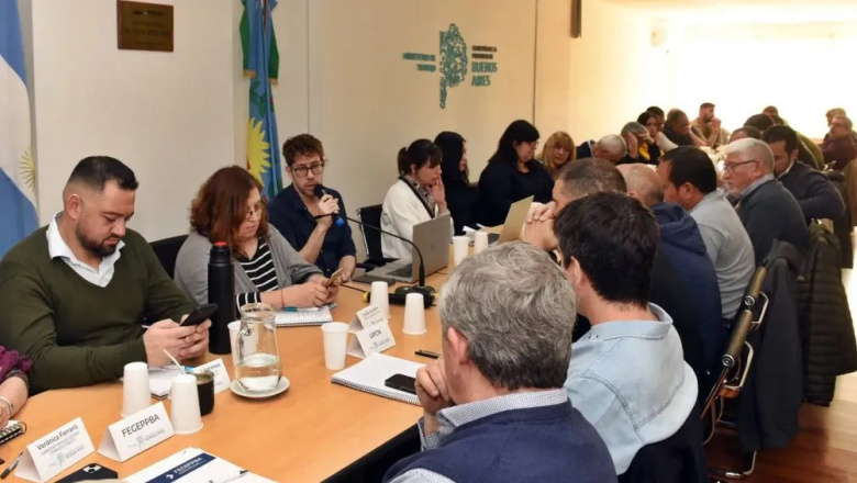 Ofrecieron a los gremios docentes un aumento salarial del 7% escalonado en julio y agosto