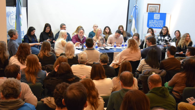 Docentes y empleados publicos aceptaron el aumento salarial de 7% en dos tramos