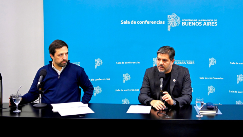 Confenrencia del ministro Carlos Bianco junto al de Salud, Nicolás Kreplak, y de Desarrollo Agrario, Javier Rodríguez.