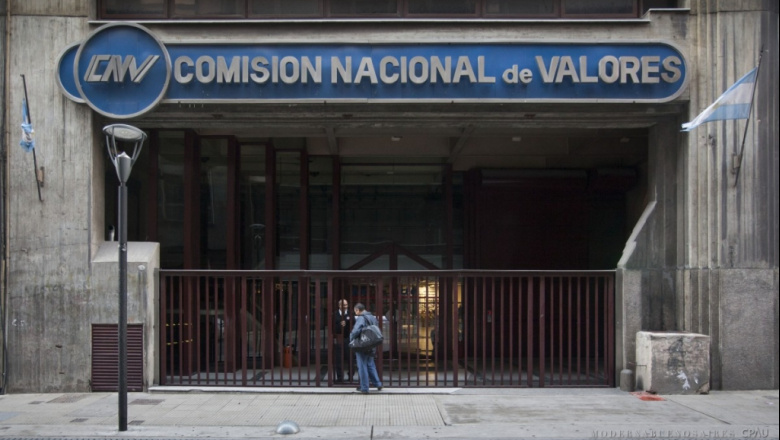 La CNV prohíbe el uso de cheques para ingreso y egreso de fondos en el mercado de capitales