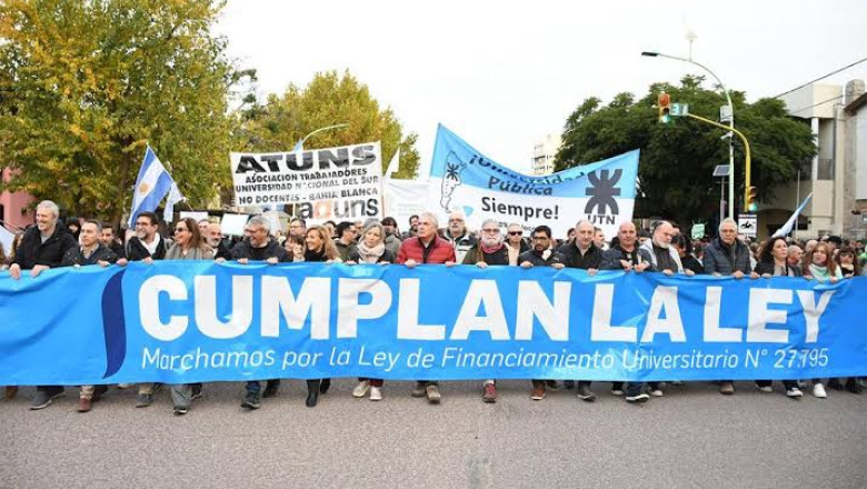 Comienza una semana con marchas y paro de los docentes y universitarios