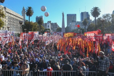 La izquierda convocó a Plaza de Mayo contra los “despidos, el hambre y por la libertad de los presos políticos”