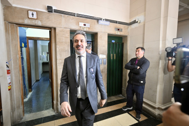 Con la oposición de todos los partidos, la Justicia debatió en audiencia si reimprime las BUP