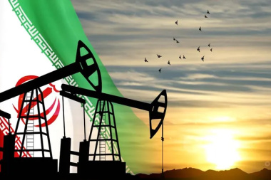 El petróleo vuelve a la zona de los US$100 tras ofensiva iraní en el estrecho de Ormuz