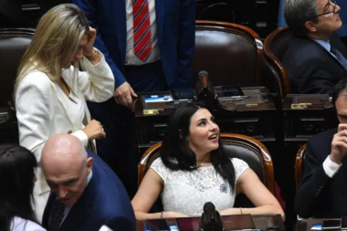 Pagano confesó que “tiene los gastos de tarjeta” de Adorni y lo calificó de “corrupto"