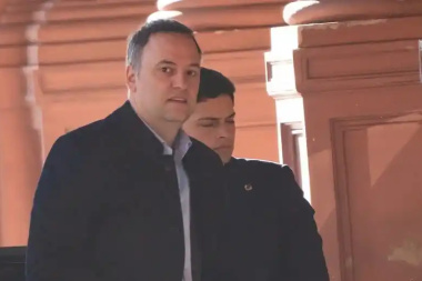 Denuncian a Manuel Adorni por presuntas irregularidades en contrataciones y la concesión de Tecnópolis