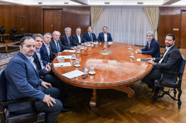 Caputo se reunió con supermercadistas: quejas por las tasas que les cobran los intendentes