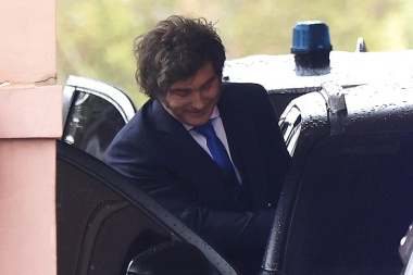 Imagen de Milei en picada: baja 13 puntos desde enero y queda detrás de tres opositores