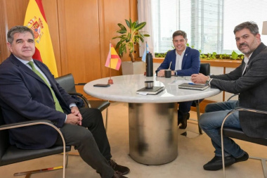 Kicillof inicia su agenda en España: cumbre con líderes progresistas y búsqueda de inversiones