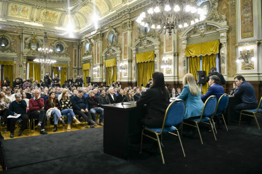 Kicillof sumó a intendentes para repudiar el ajuste del Gobierno nacional en materia de salud