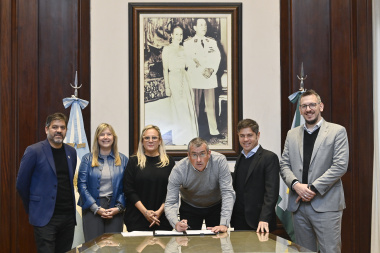 Kicillof y Cuattromo firmaron convenios con municipios para la compra de bienes de capital