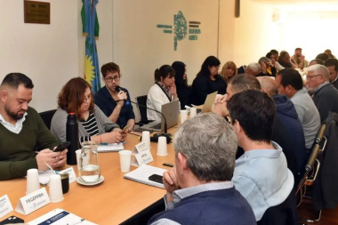 Ofrecieron a los gremios docentes un aumento salarial del 7% escalonado en julio y agosto