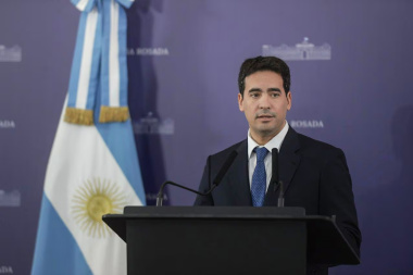 El vocero presidencial, Adrián Ravier, dió una señal de a cuánto podría subir el dólar