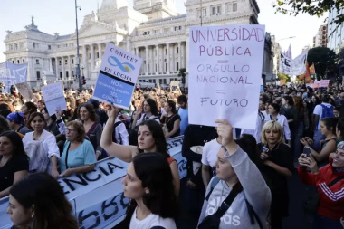 Reclamo de la UBA por la Ley de Financiamiento con clases públicas en Plaza de Mayo