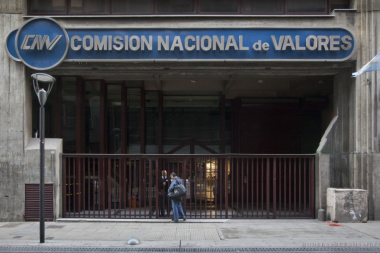La CNV prohíbe el uso de cheques para ingreso y egreso de fondos en el mercado de capitales