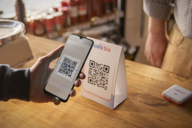 Los pagos con QR y transferencias crecen más del 60% en un año y desplazan al efectivo y las tarjetas