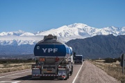 YPF y Petronas avanzan con su megaplan para exportar GNL a Europa desde Vaca Muerta