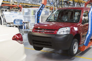 Una importante automotriz francesa deja de producir autos en Argentina