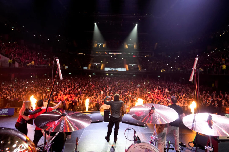 Milei presentó su libro con un show de rock y le pidió a sus seguidores que “no aflojen”
